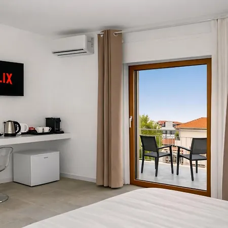 Πανσιόν Roof And Sky Luxury In Center 3*
