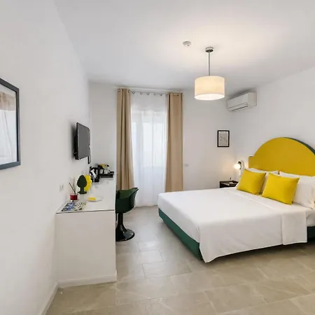 Roof And Sky Luxury In Center 3* Σορέντο