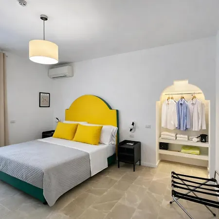 Roof And Sky Luxury In Center 3* Σορέντο